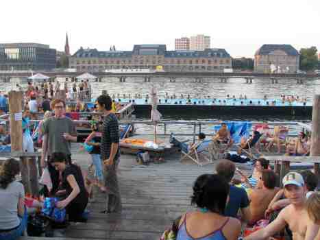 berlin-swiming-barge-2007.jpg